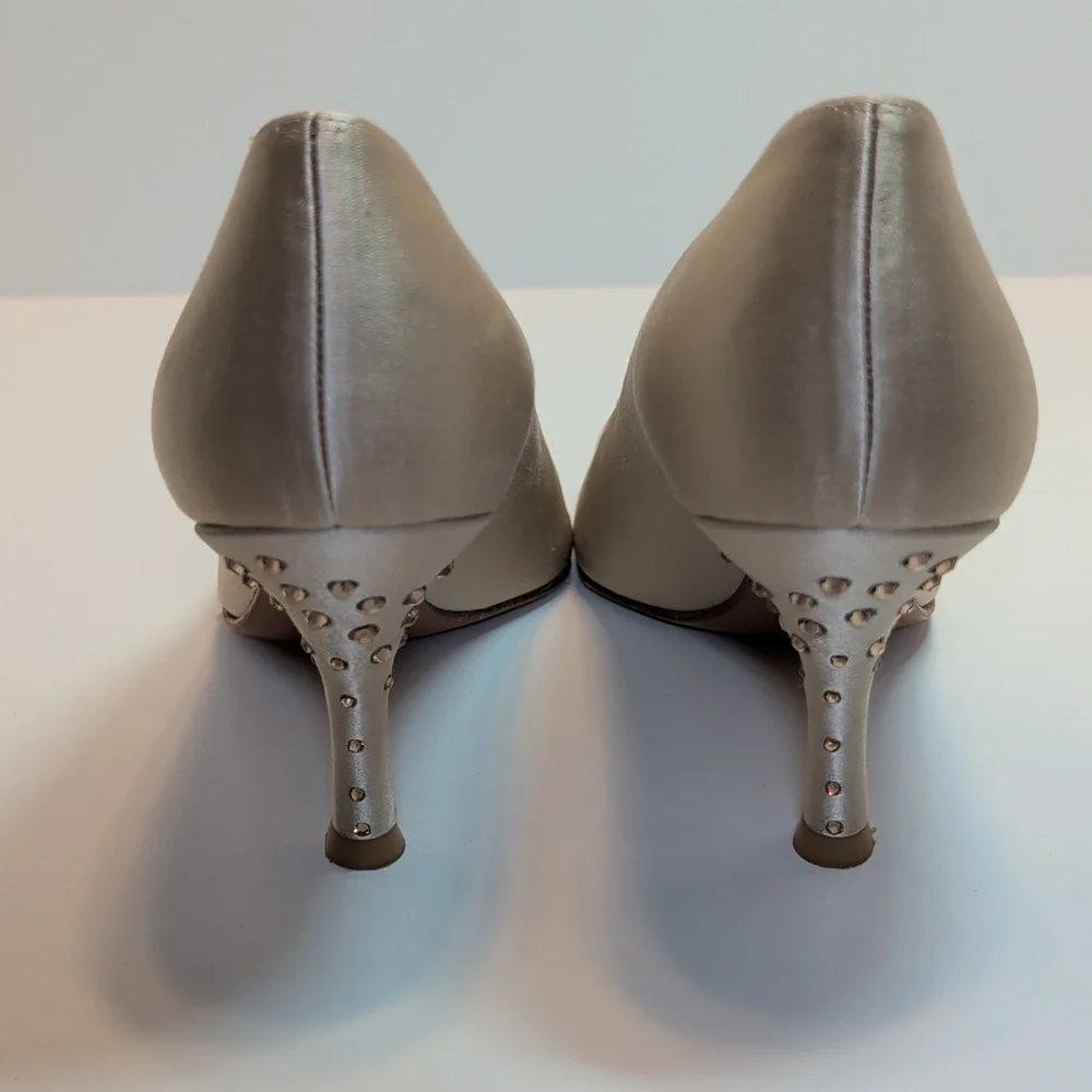 St. John Satin Embellished Studded Formal Evening Heels Size 8